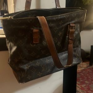 AUTHENTIC Louis Vuitton Bag — one strap is broken